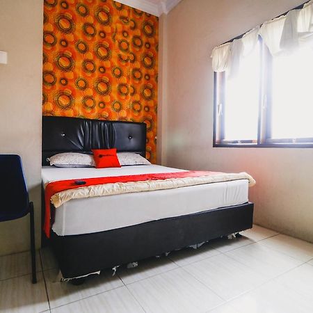 Reddoorz Near Jalan Gatot Subroto Medan Hotel ภายนอก รูปภาพ